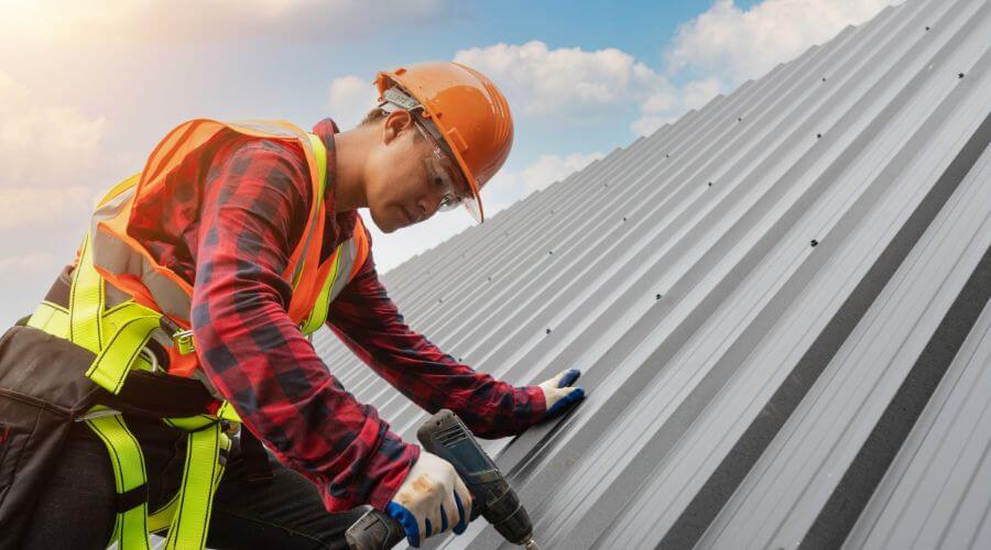 Professional gutter cleaning in Laughlintown, PA